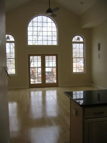 26 NUNDA AVE, Jc West Bergen, NJ 07304