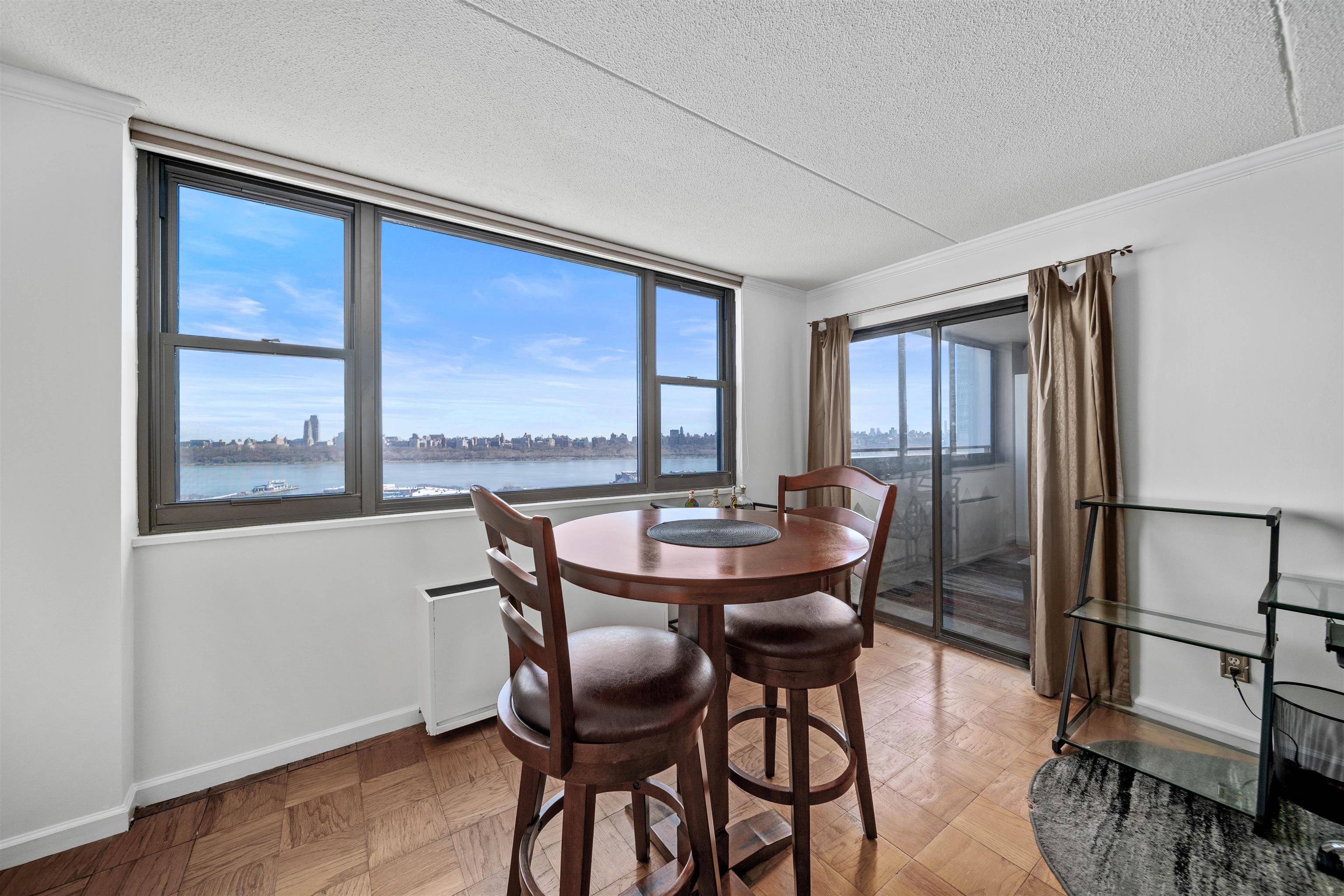 Cliffside Park, NJ 07010,250 GORGE RD  #8A