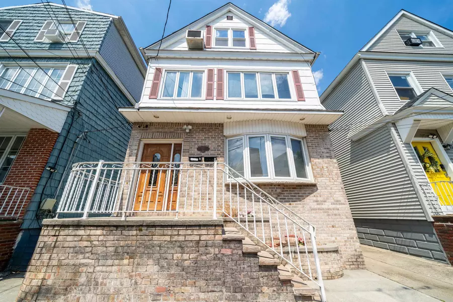 21 WASHINGTON PARKWAY, Bayonne, NJ 07002