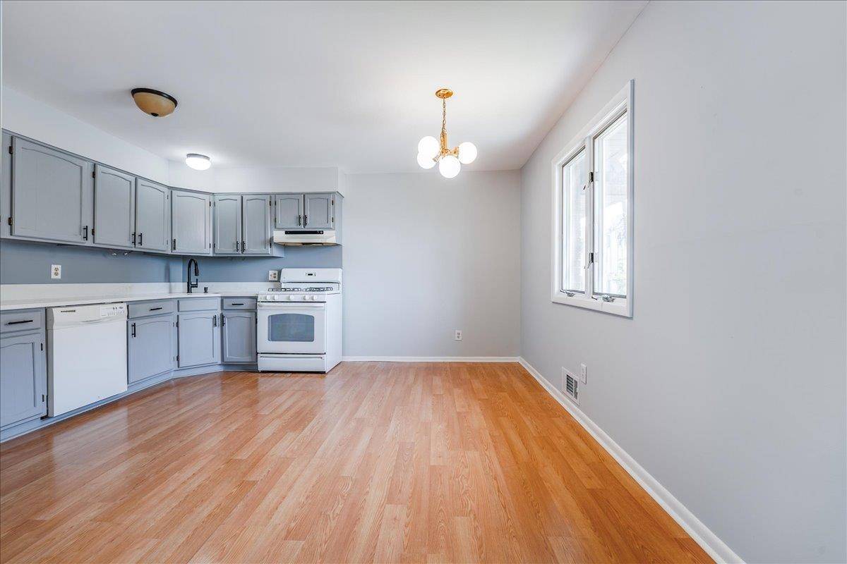 East Rutherford, NJ 07073,410 PATERSON AVE  #A-2