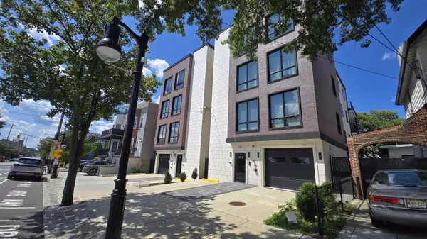 Union City, NJ 07087,907 PALISADE AVE  #1