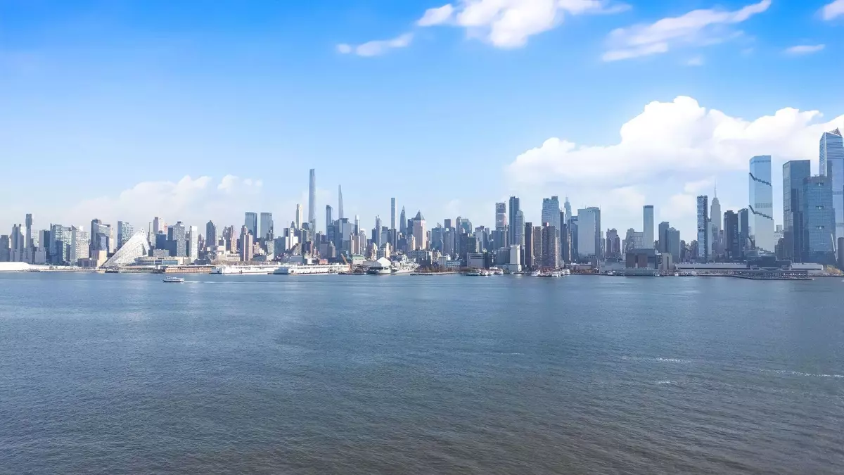 Weehawken, NJ 07086,150 HENLEY PL  #404