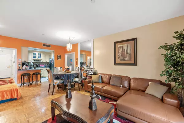 Jc Greenville, NJ 07305,208 SHEARWATER CT WEST  #31