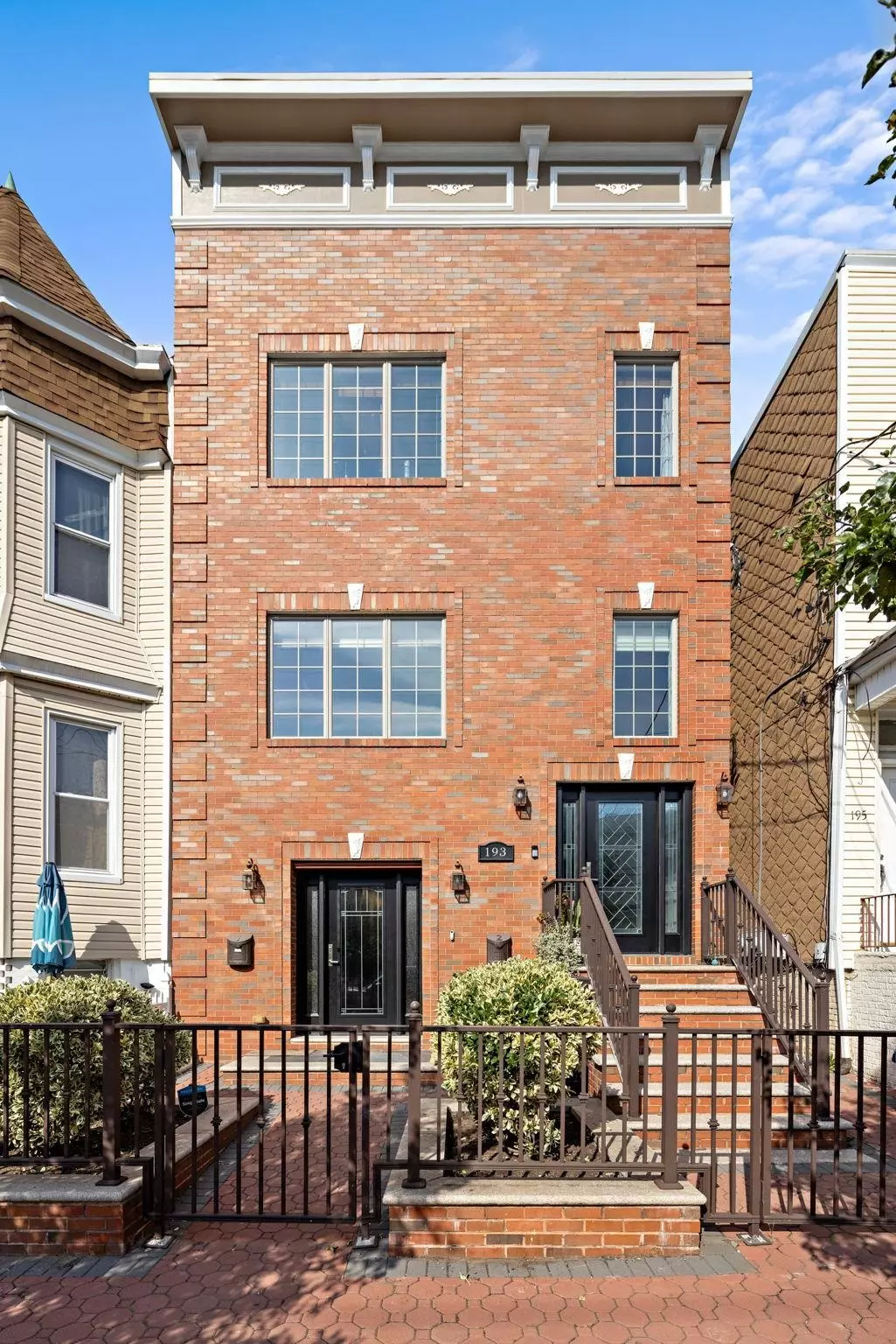 Jc Heights, NJ 07307,193 HANCOCK AVE  #1