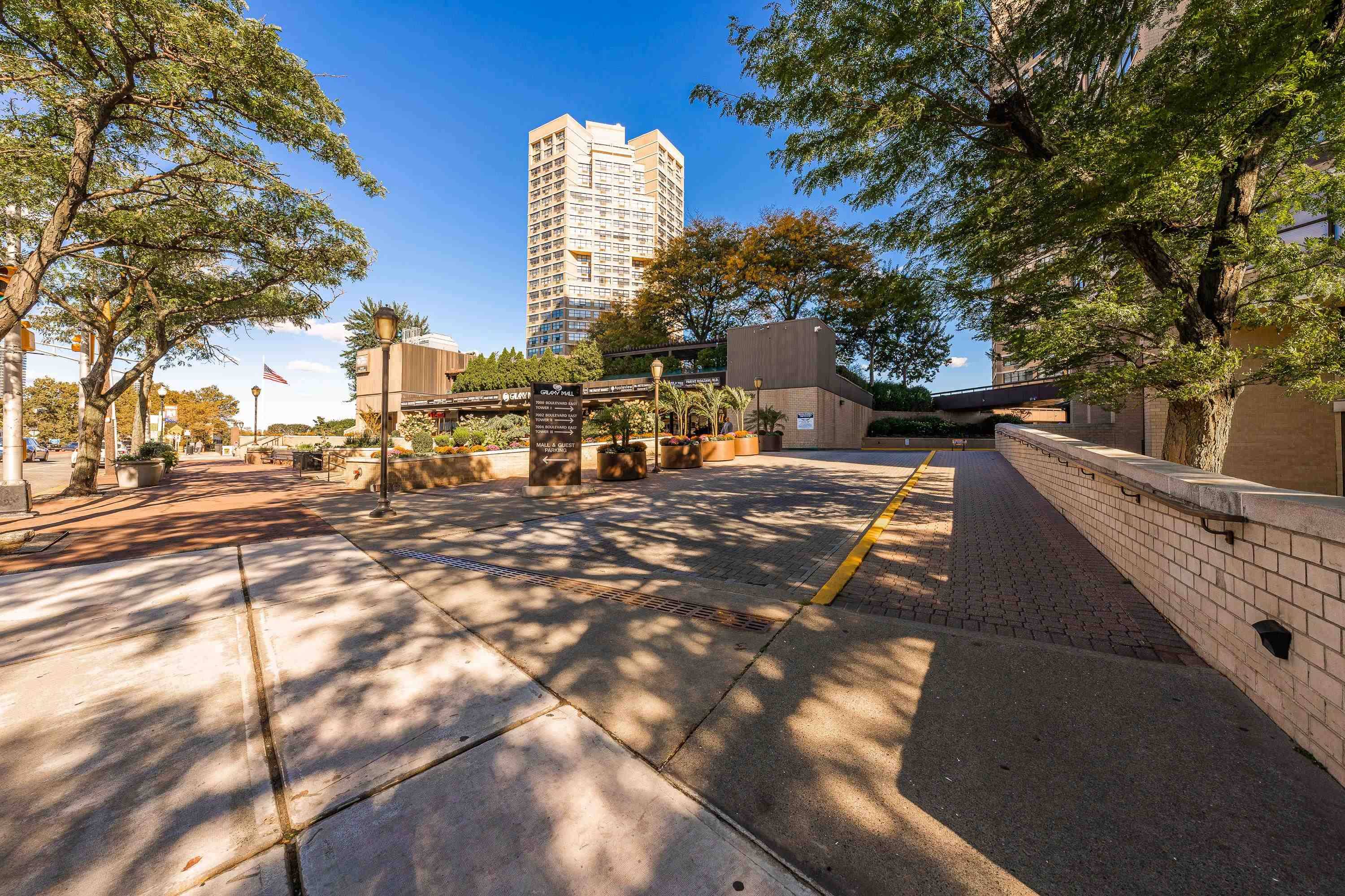 Guttenberg, NJ 07093,7002 BLVD EAST  #22A