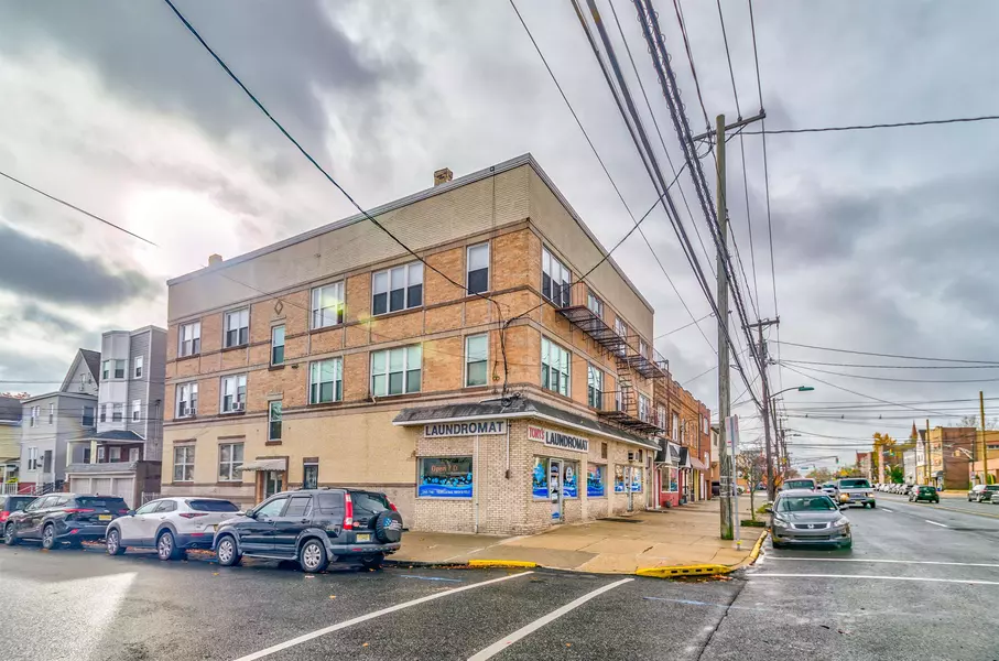 1056 AVENUE C  #1, Bayonne, NJ 07002