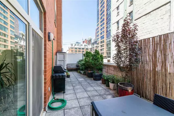 Jc Downtown, NJ 07302,143 MORGAN ST  #1B