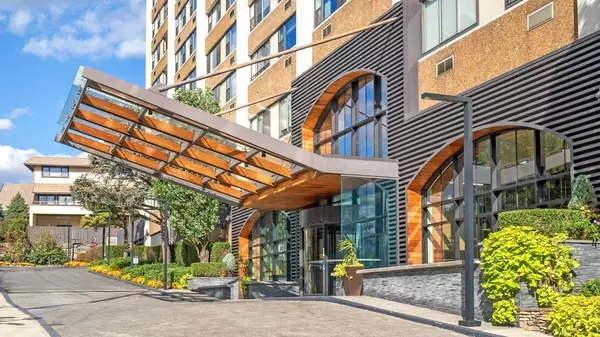 Cliffside Park, NJ 07010,250 GORGE RD #11D