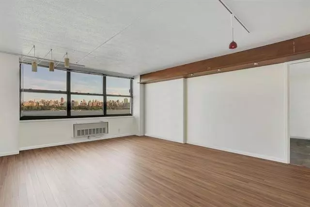 Guttenberg, NJ 07093,7002 BLVD EAST  #8P