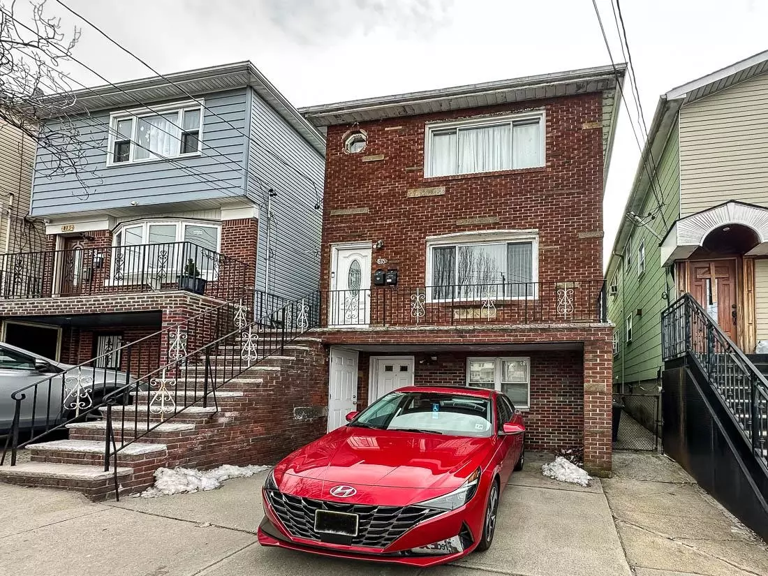 Jc Heights, NJ 07307,815 SECAUCUS RD