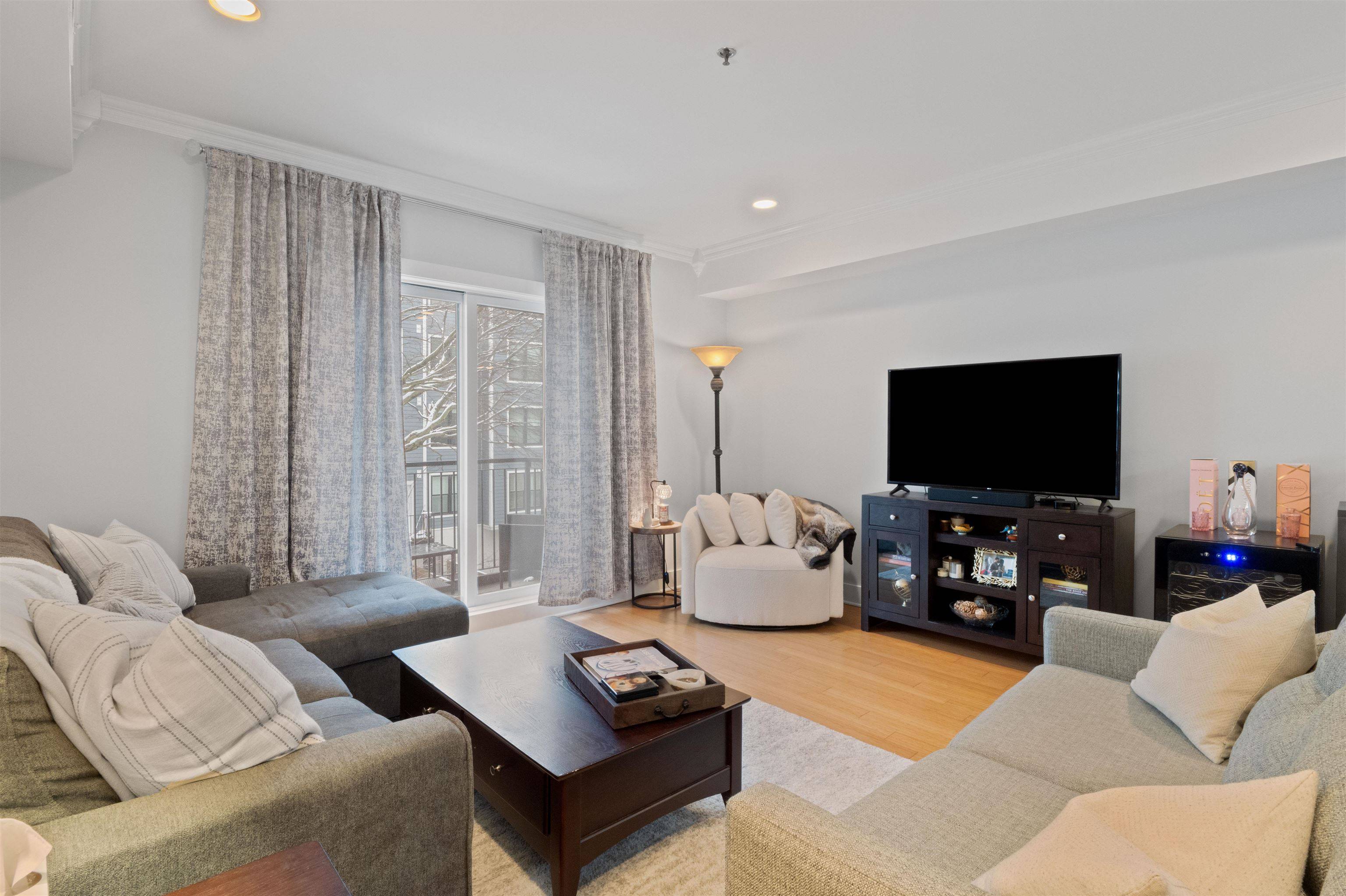 636 5TH ST  #305, Hoboken, NJ 07030