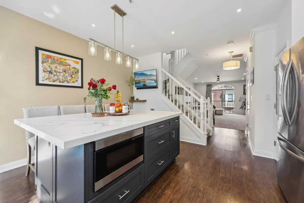 West New York, NJ 07093,247 BROWER CT