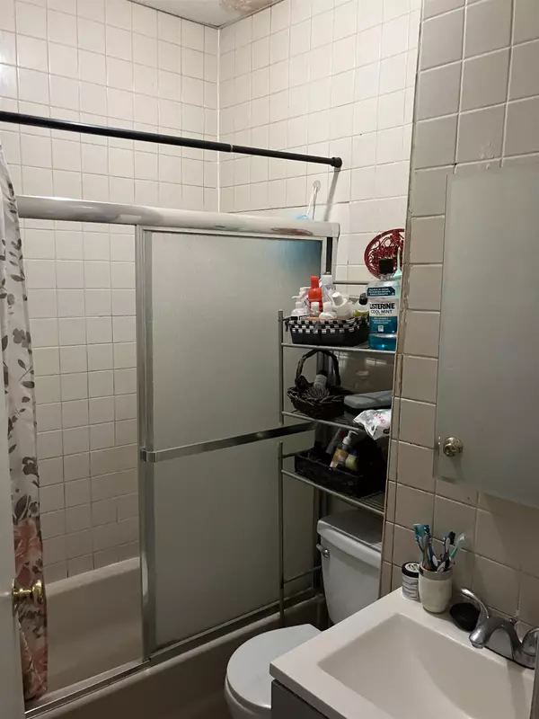 Union City, NJ 07087,1003 NEW YORK AVE