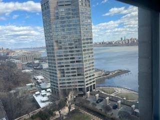 Guttenberg, NJ 07093,7000 BLVD EAST  #33K