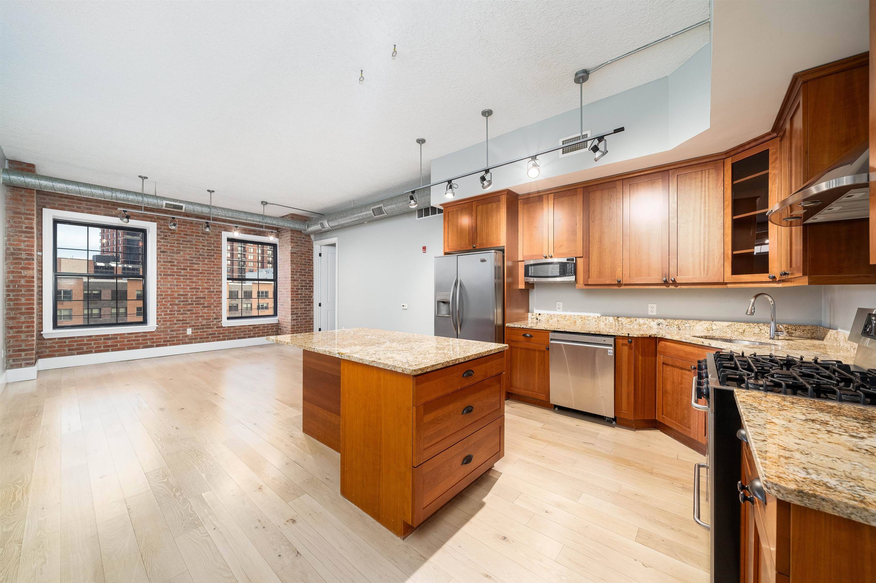 100 PATERSON PLANK RD #409, Jc Heights, NJ 07305