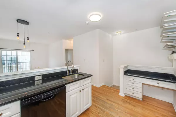 Jc West Bergen, NJ 07305,5 TRIBECA AVE  #509