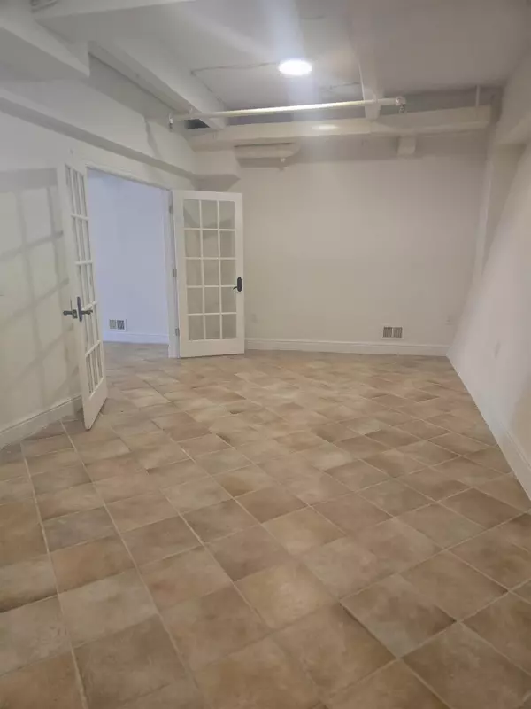 Jc Bergen-lafayett, NJ 07304,300 COMMUNIPAW AVE  #002