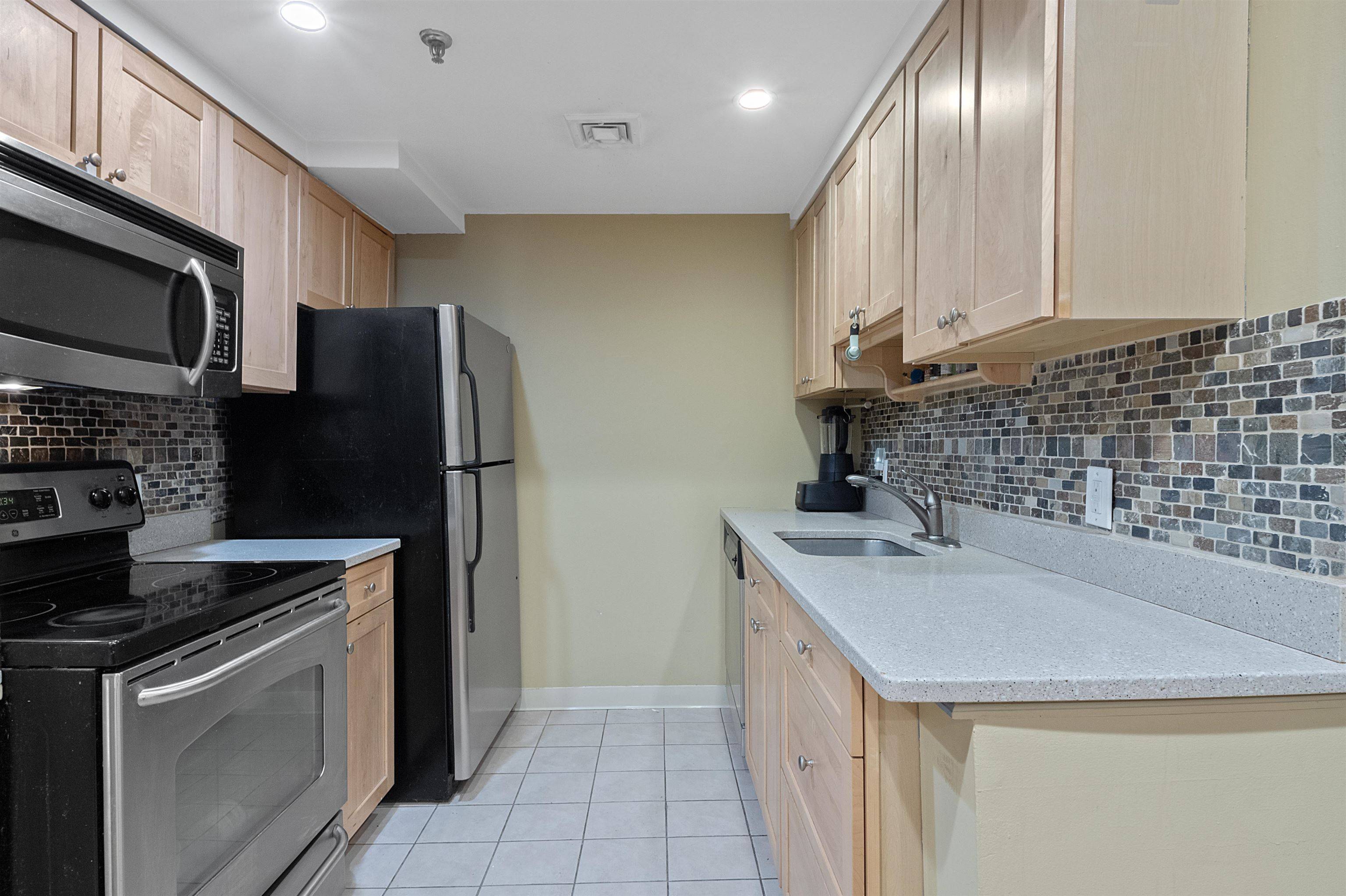 Hoboken, NJ 07030,135 GARDEN ST  #4