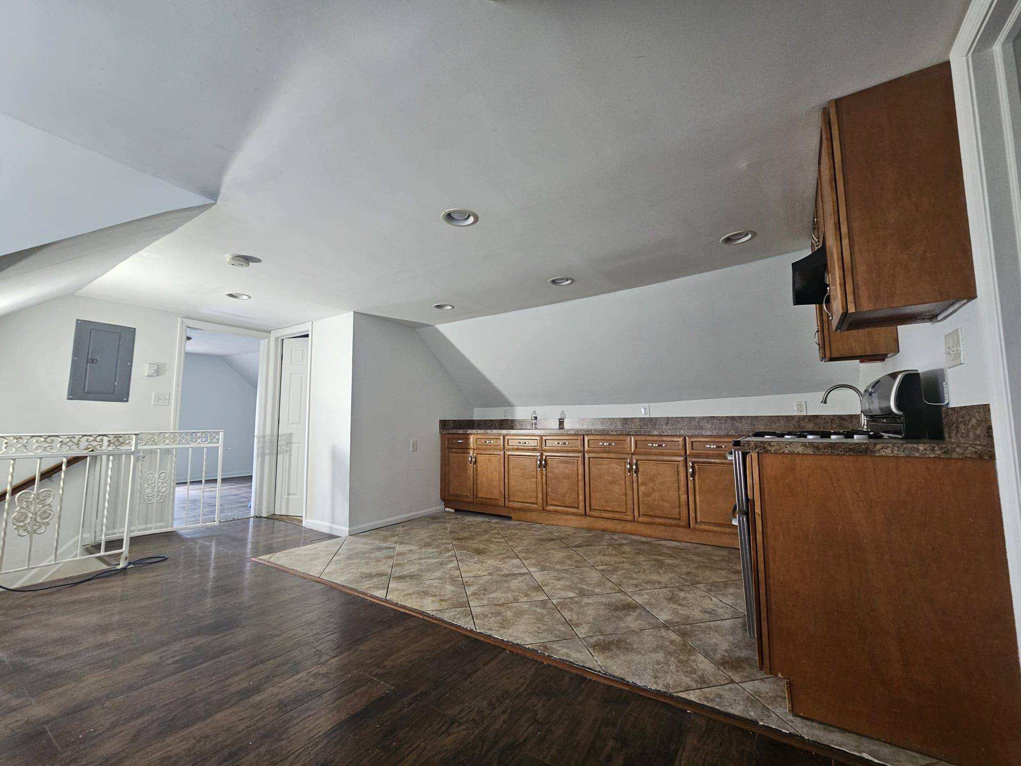 Newark, NJ 07104,332 SUMMER AVE  #3