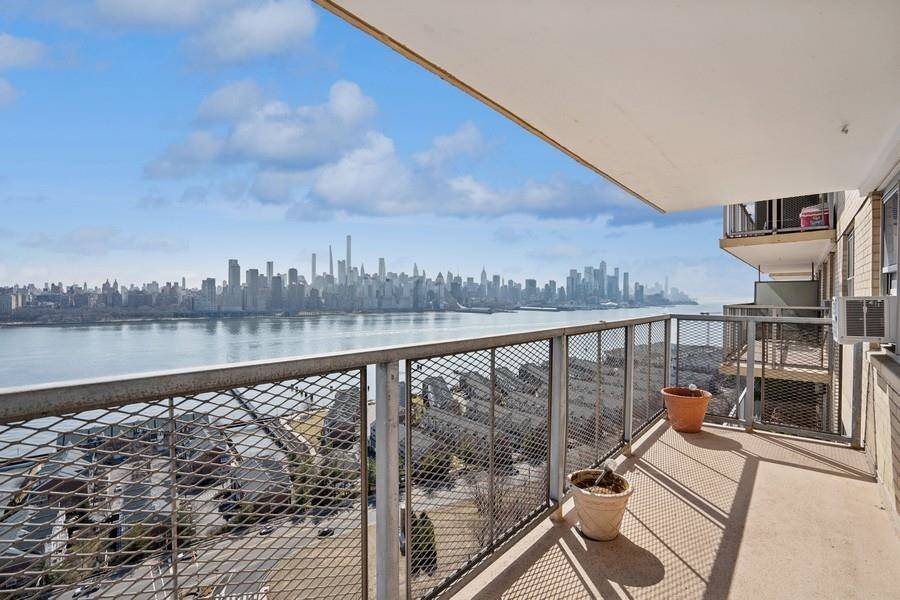 West New York, NJ 07093,6600 BLVD EAST  #11A
