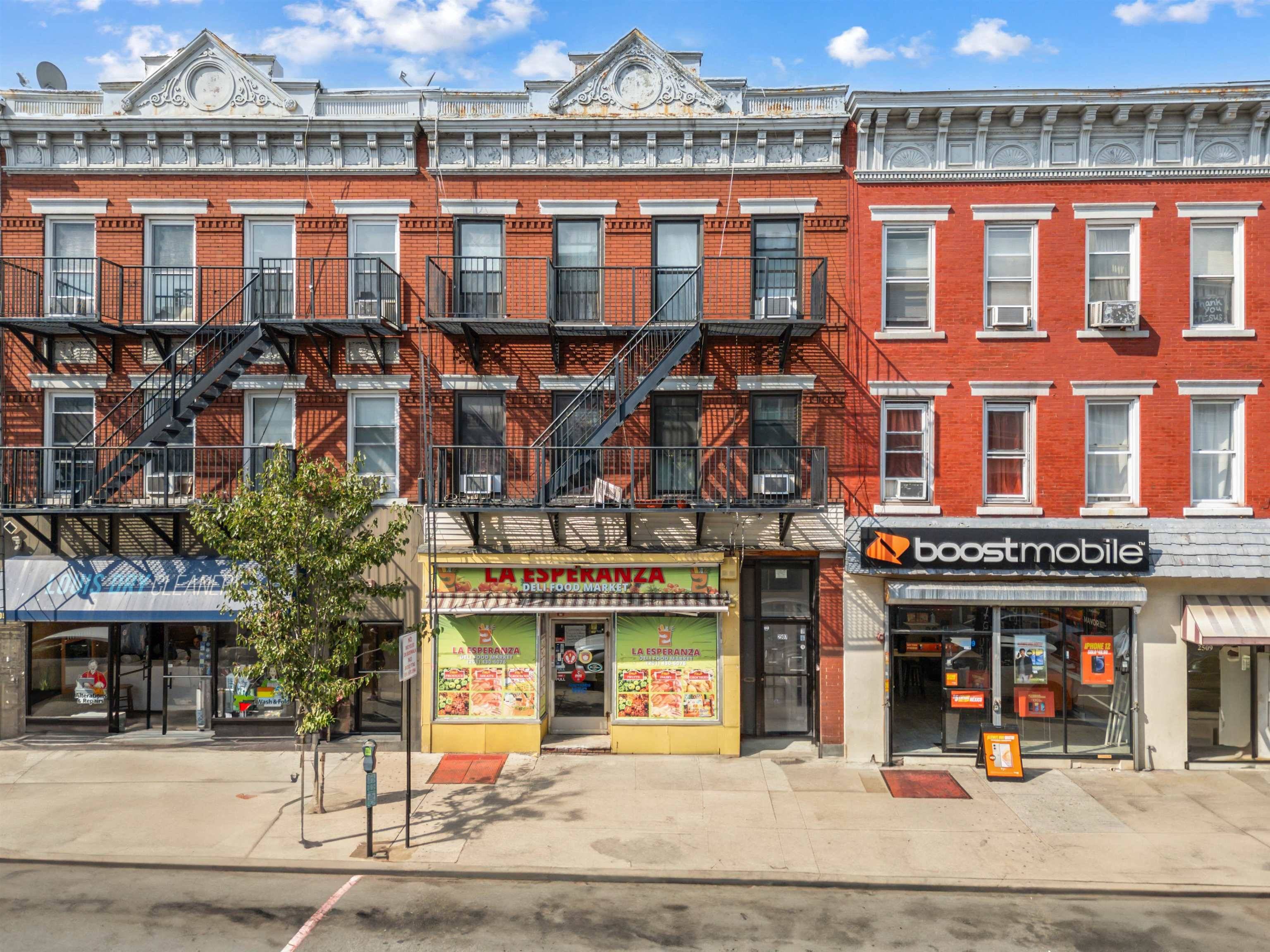 2507 BERGENLINE AVE, Union City, NJ 07087
