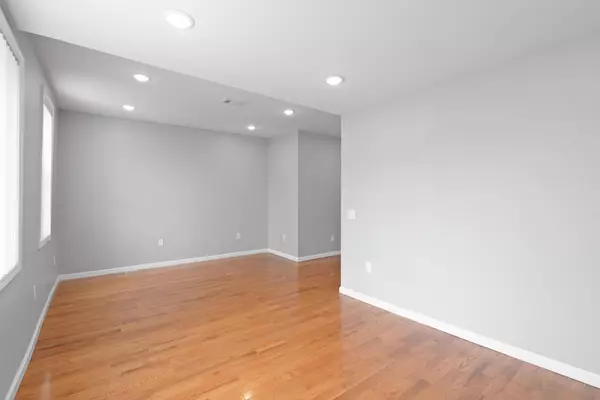 Bayonne, NJ 07002,164 AVENUE B  #2