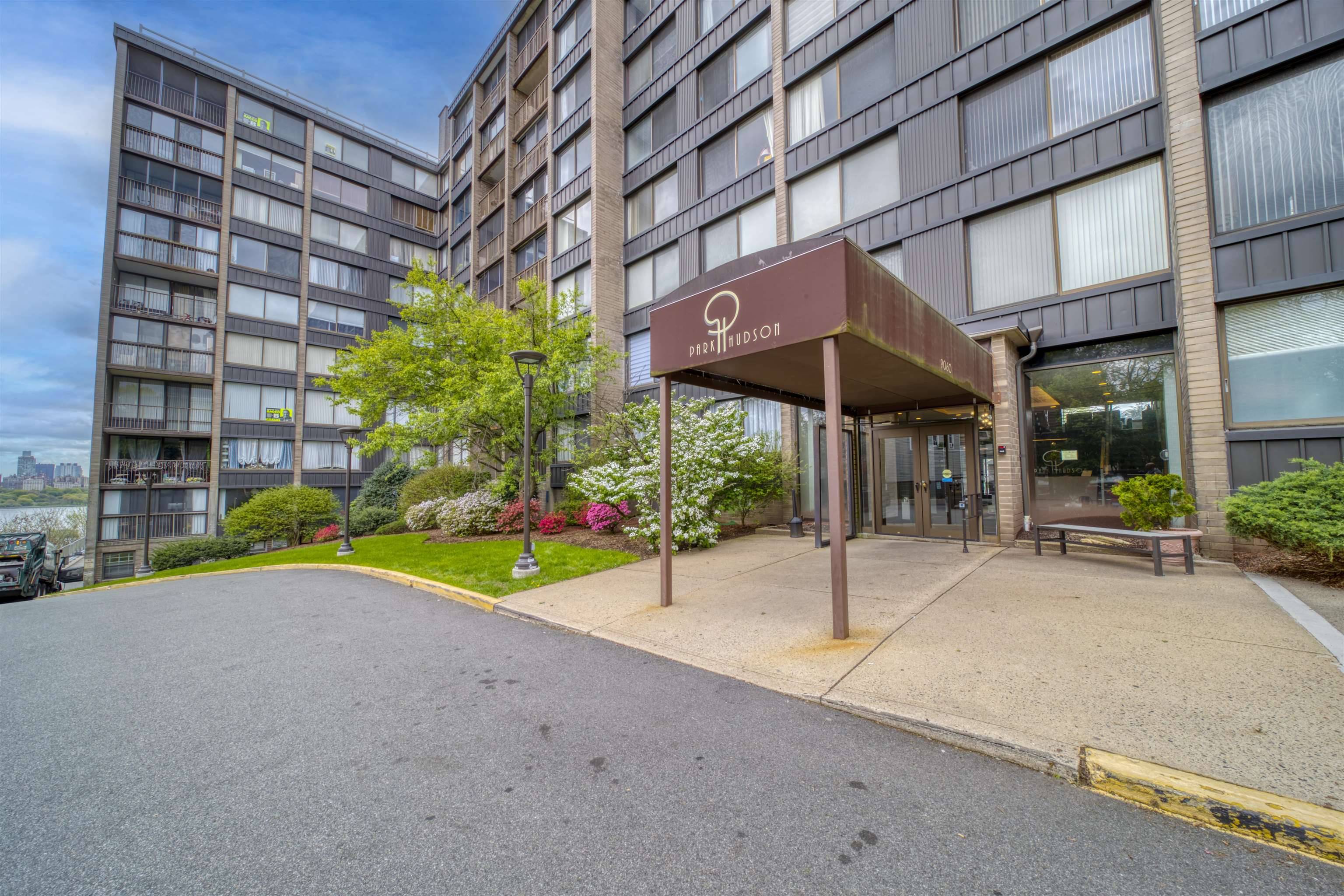 9060 PALISADE AVE #304, North Bergen, NJ 07047
