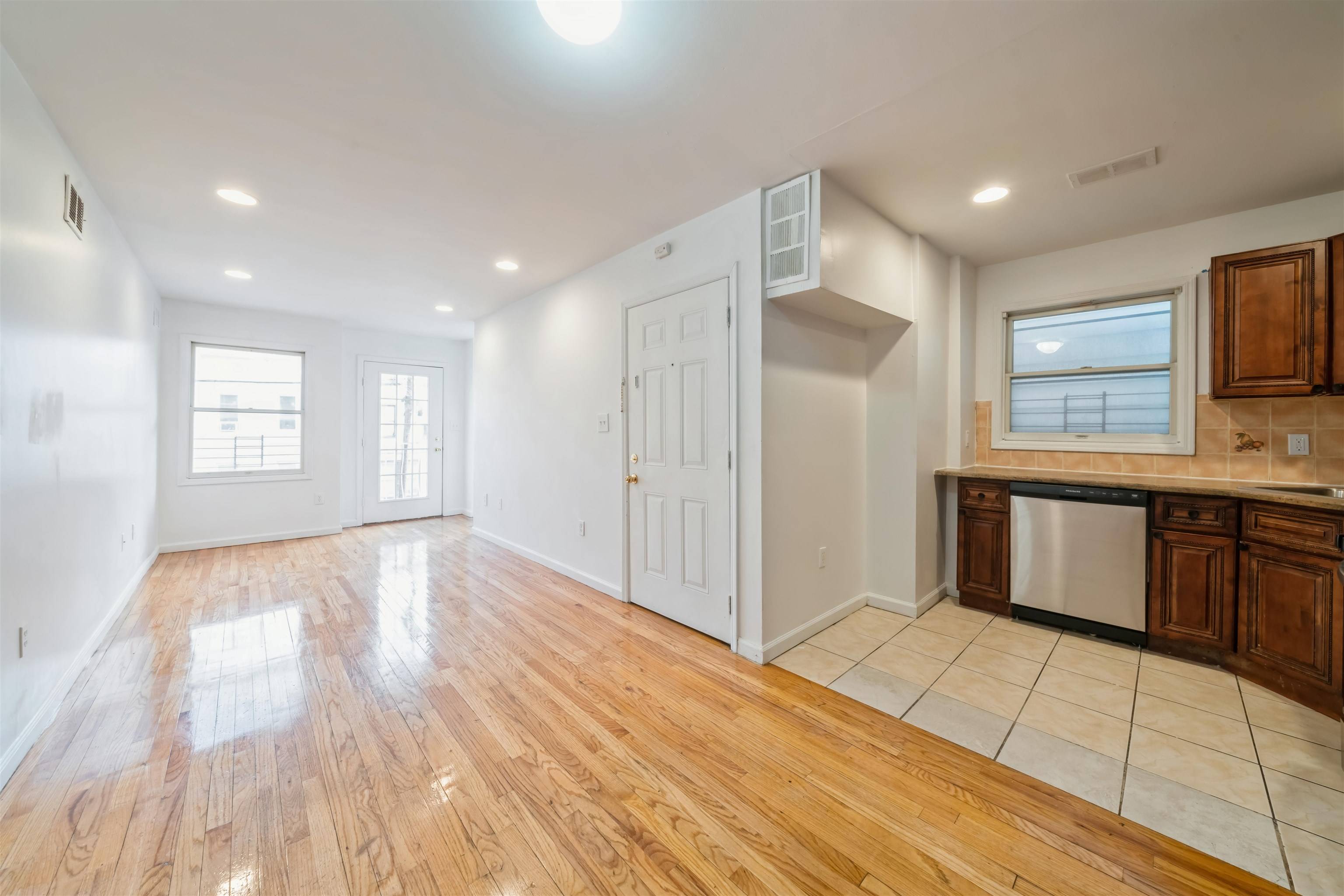 25 WESTERVELT PL  #1, Jc Bergen-lafayett, NJ 07304