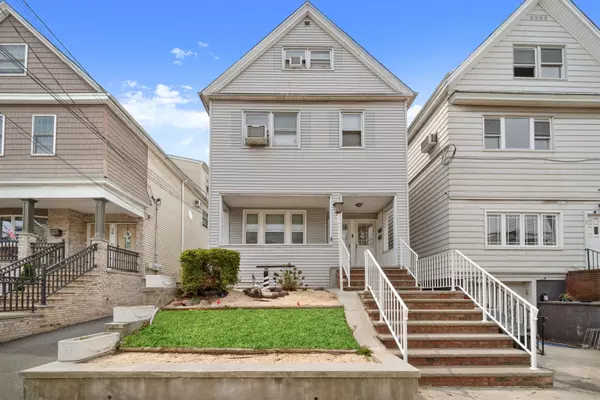 82 WEST 42ND ST, Bayonne, NJ 07002