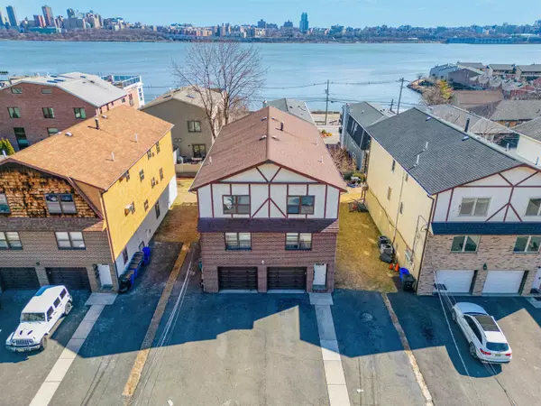 91 MYRTLE AVE, Edgewater, NJ 07020