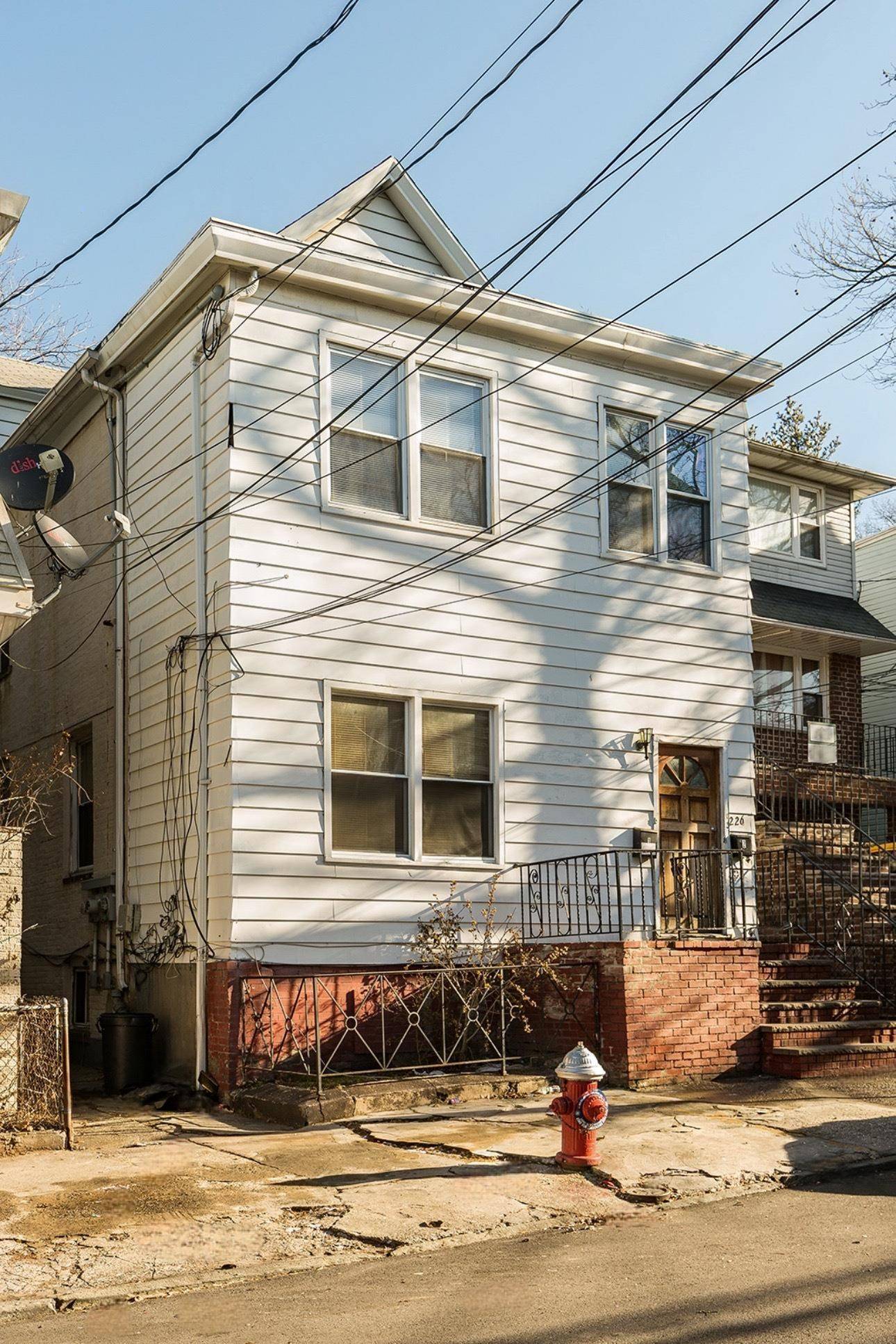 226 GRANT AVE, Jc West Bergen, NJ 07305
