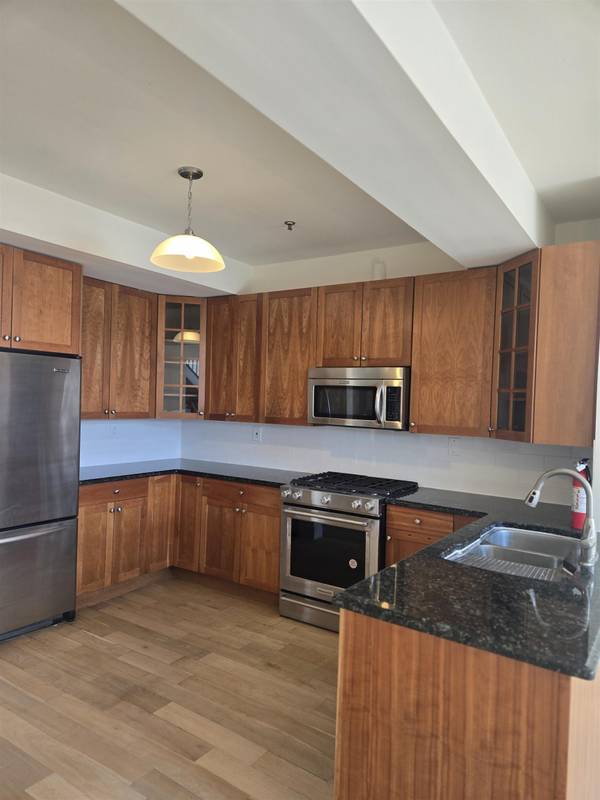 300 COMMUNIPAW AVE #216, Jc Bergen-lafayett, NJ 07304