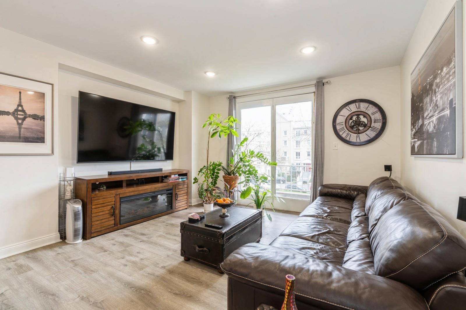 101 SHEARWATER CT EAST #28, Jc Greenville, NJ 07305