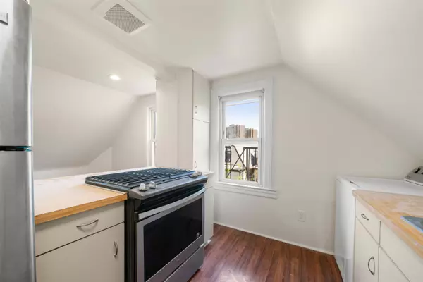 Weehawken, NJ 07086,8 COOPER PL  #3rd Fl