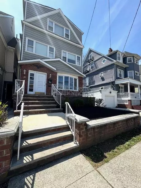 28 EAST 33RD ST, Bayonne, NJ 07002