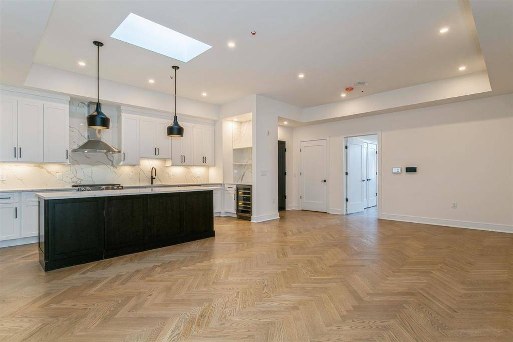 Jc Heights, NJ 07307,151 WEBSTER AVE  #201