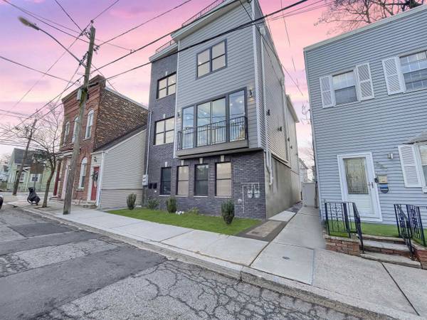 285 LEMBECK AVE, Jc Greenville, NJ 07305