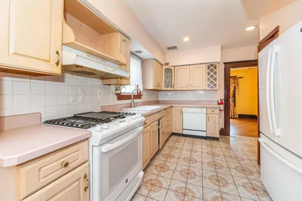 Nutley, NJ 07110,117 ST MARY'S PL