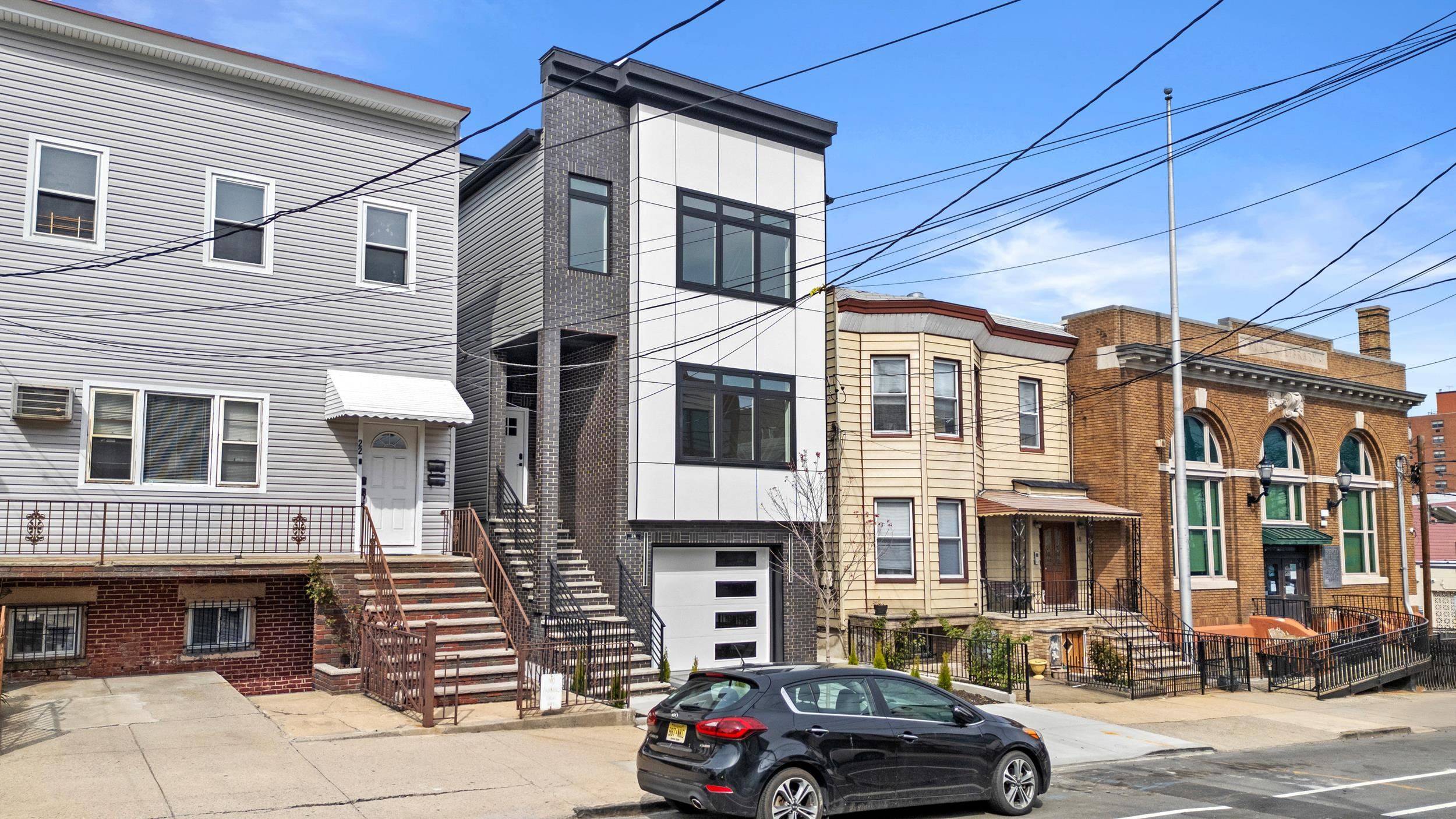 Jc Heights, NJ 07037,20 ZABRISKIE ST  #2