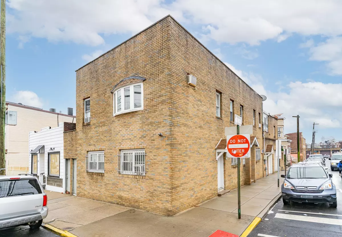 West New York, NJ 07093,555 61ST ST