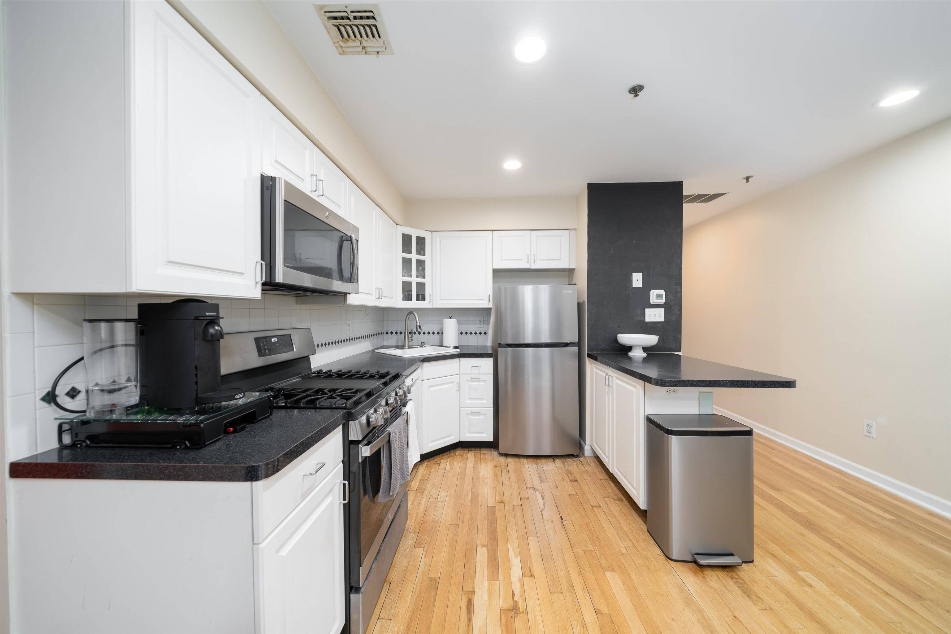 Hoboken, NJ 07030,224 HUDSON ST  #3B