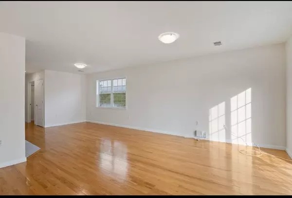Newark, NJ 07104,31-33 CHESTER AVE  #1