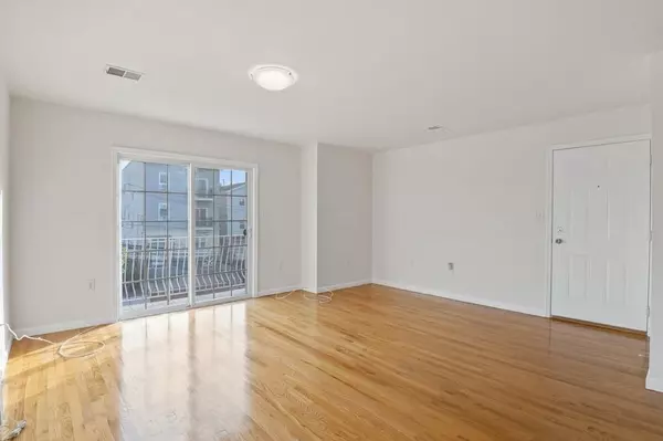Newark, NJ 07104,31-33 CHESTER AVE  #1