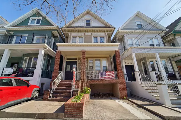 136 SHIPPEN ST, Weehawken, NJ 07086