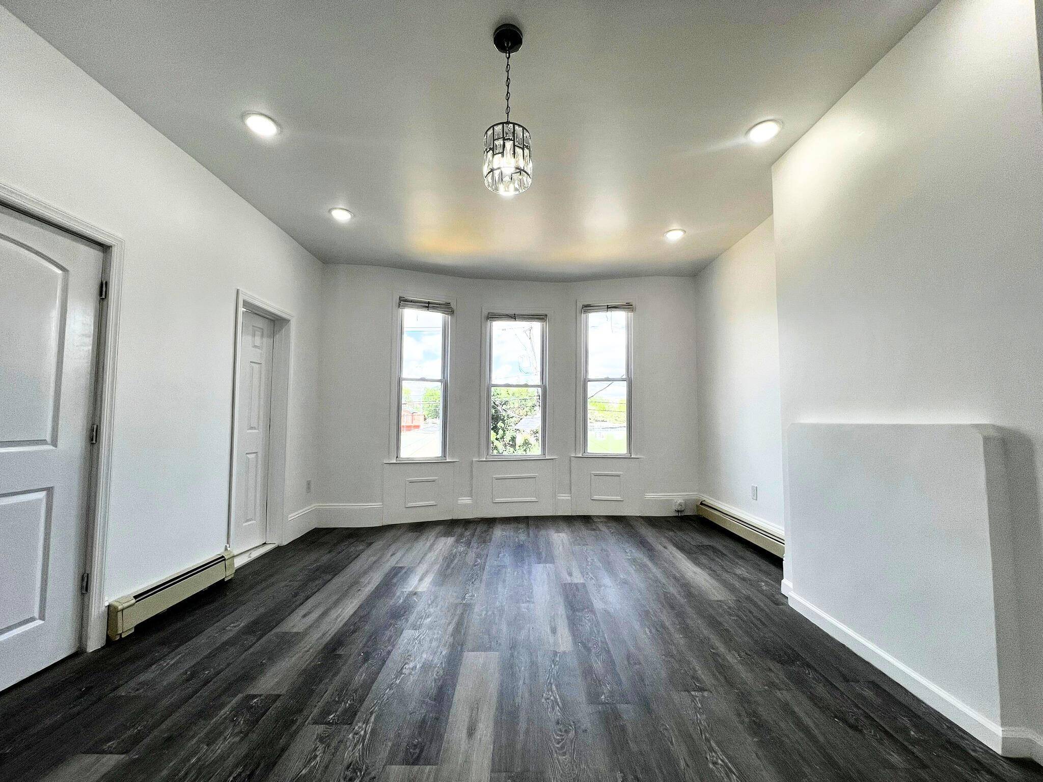 Jc Heights, NJ 07307,216 CENTRAL AVE  #2