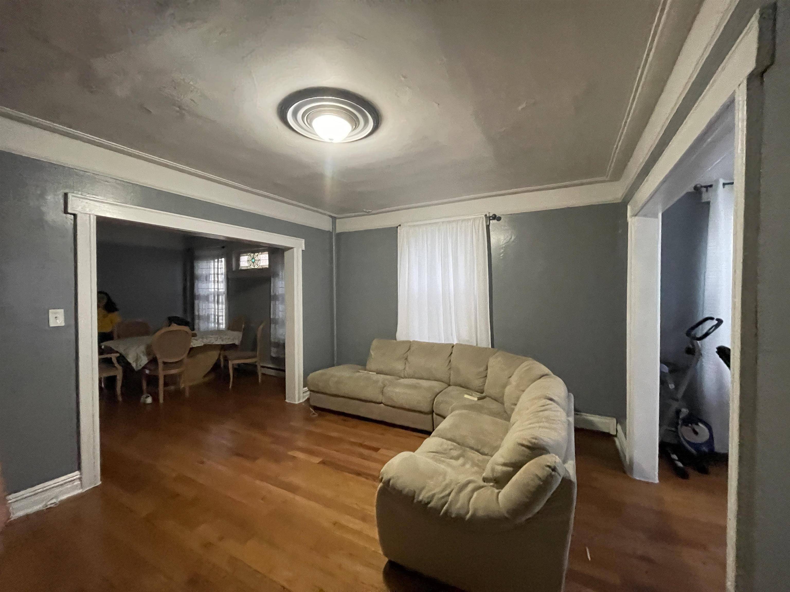 Jc Bergen-lafayett, NJ 07305,33 CLERK ST