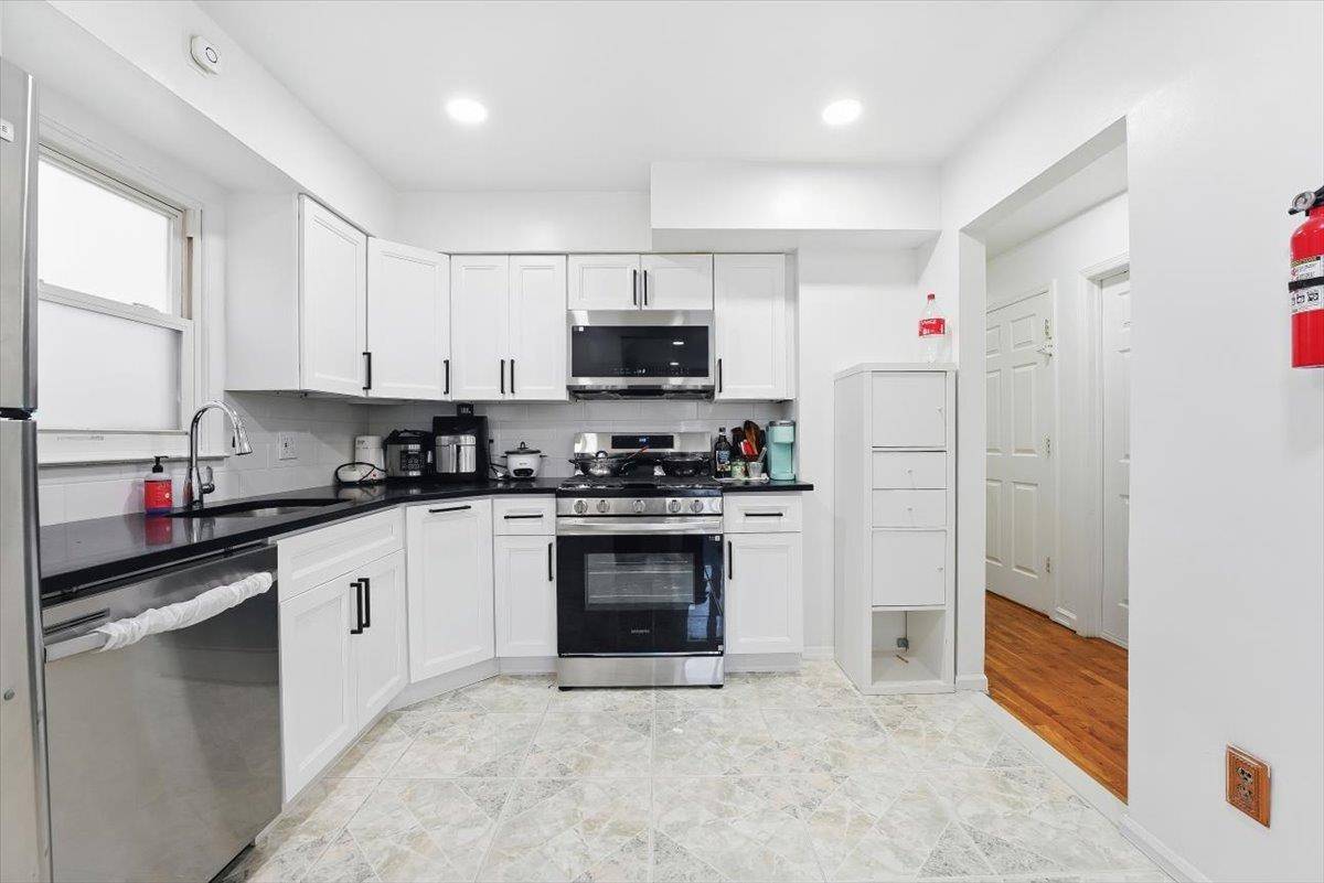 Jc Heights, NJ 07307,827 SECAUCUS RD