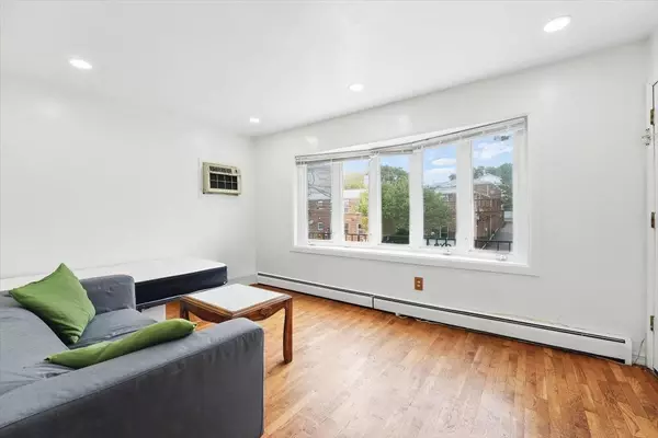 Jc Heights, NJ 07307,827 SECAUCUS RD