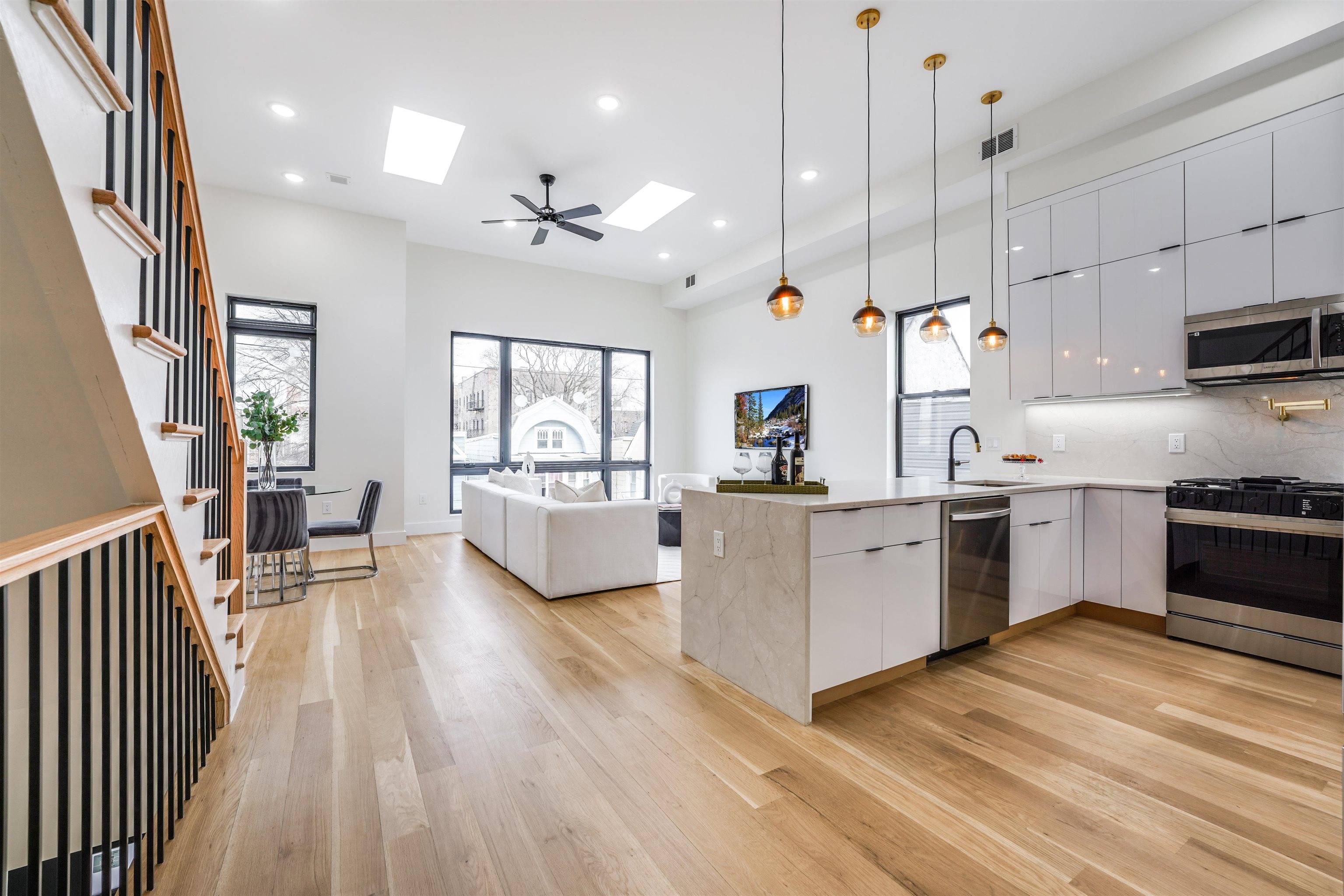177 WILKINSON AVE, Jc Bergen-lafayett, NJ 07305
