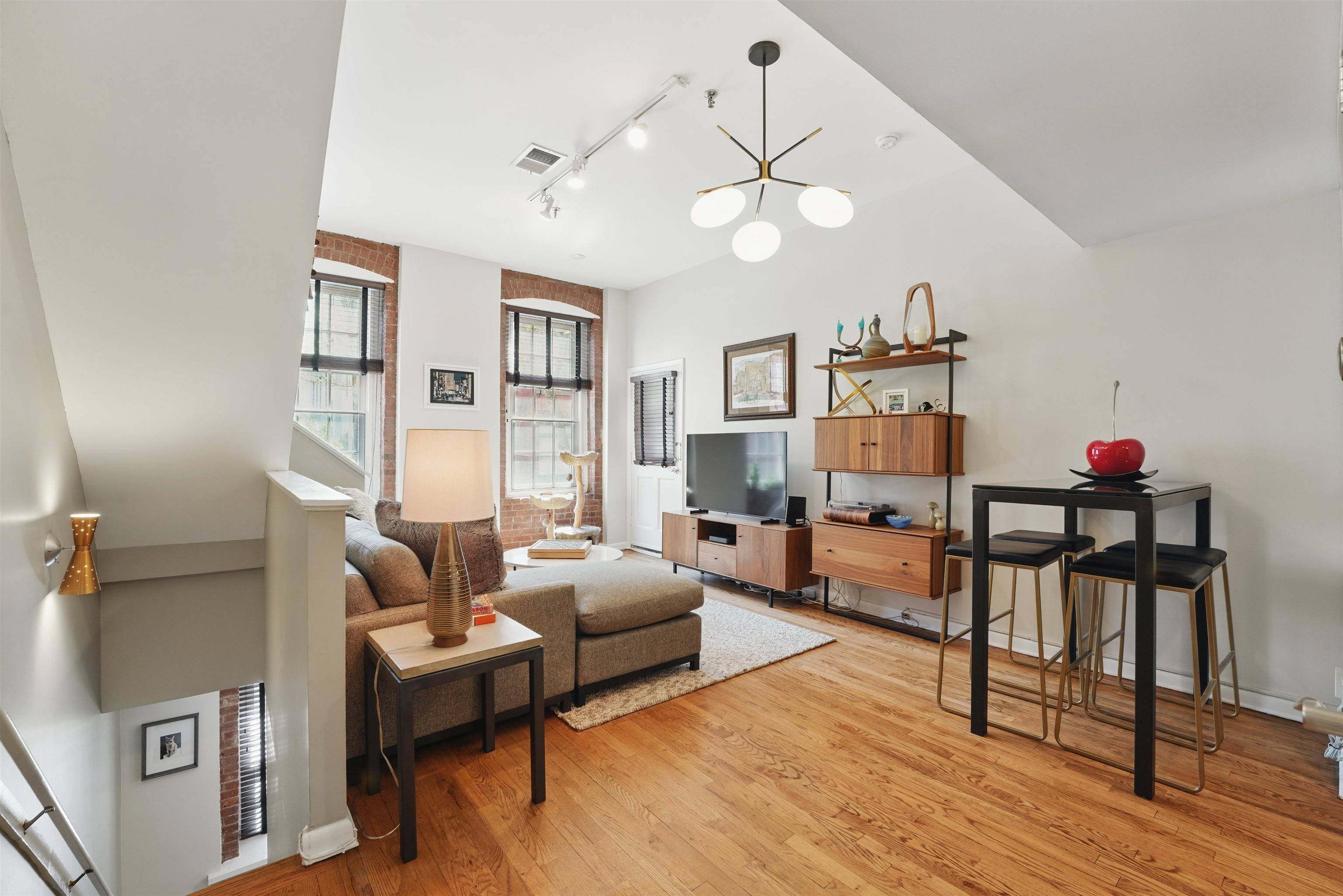 Jc Downtown, NJ 07302,158 WAYNE ST  #108a